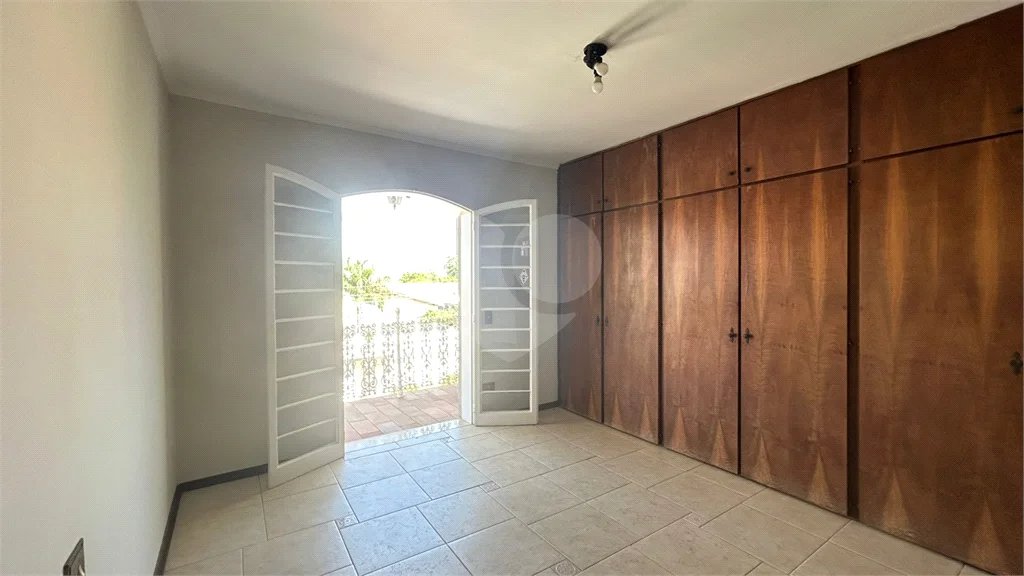 Venda Casa com 4 Dormitórios no Parque Santa Cecília