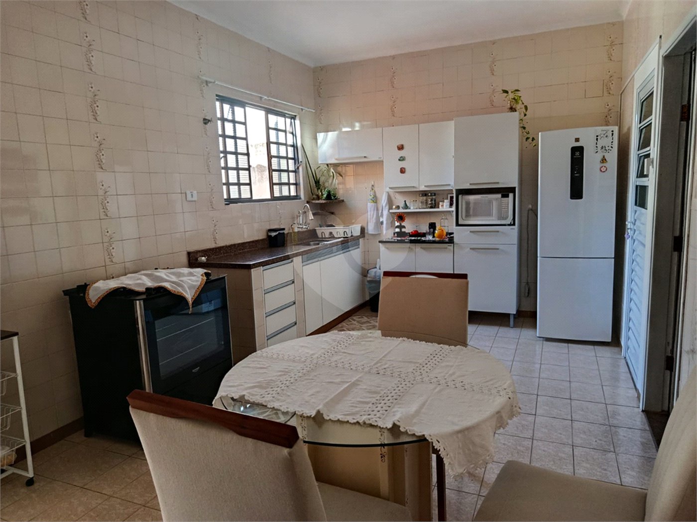 Casa térrea e espaçosa no centro da cidade por apenas R$370.000,00!!! Vamos agendar uma visita?