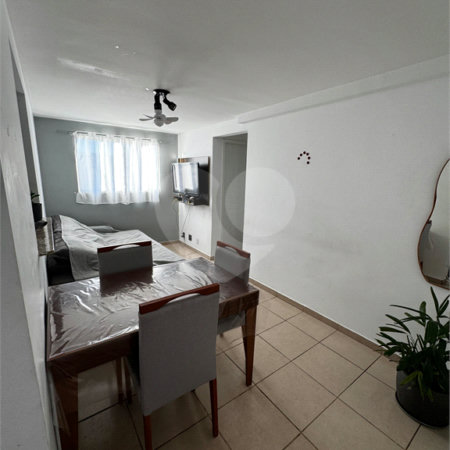 Apartamento á venda, com 02 Dormitórios, em Jardim Ricetti.