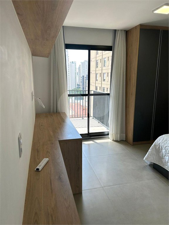 Apartamento mobiliado para locação em Moema.