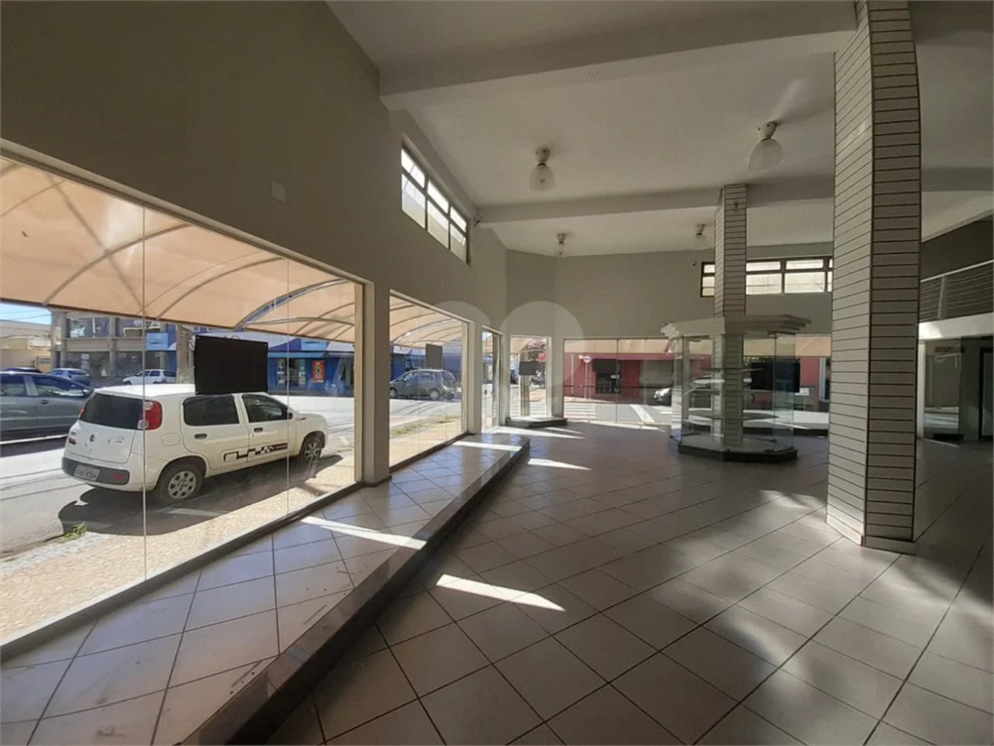 Salão Comercial de Esquina para Locação – Centro de Indaiatuba/SP