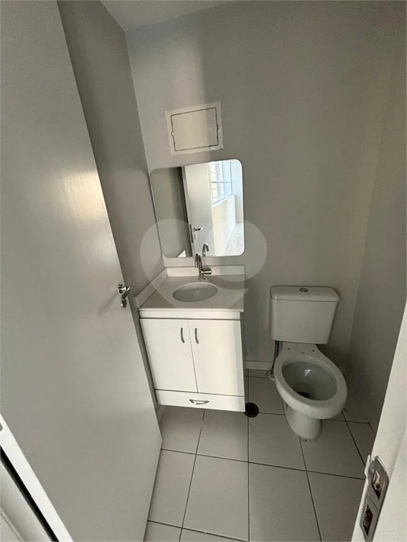 Conjunto comercial com 60m² , 1 banheiro , 2 vagas de garagem , à venda na Vila Leopoldina.