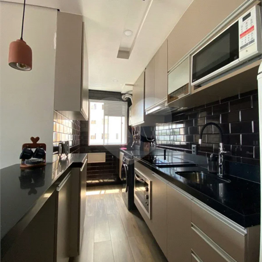 EXCELENTE APARTAMENTO Localizado no bairro do Bom Retiro próximo à Avenida Santos Dumont, com acesso
