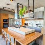 Indaiatuba - HOME DESIGN - Casa Térrea - Condomínio Paradiso - 420 m² de terreno - 307,19 m² de área construída - 3 suítes completas, sendo 1 master com closet planejado e banheira de imersão - Sala de TV reversível para 4ª suíte - Sala de estar ampla e varanda gourmet integrada - Cozinha com móve