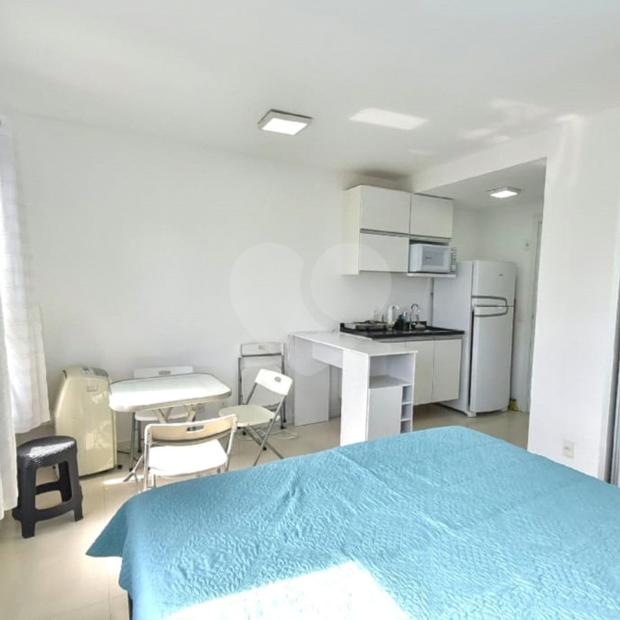 Vendo Studio novo, 14° andar, (apto 1401), 23 m2, sol da manhã com vista livre.