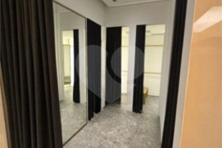 Prédio Comercial com 300m² , 3 pavimentos , refeitório , 2 banheiros , à venda no Brás.