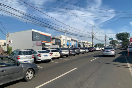 Indaiatuba - Galpão em frente ao Hospital Indaiatuba - Av Fábio Ferraz Bicudo - Locação - R$ 26.800,00 - Lote 360 metros - Área construída 375 metros - 05 vagas - 04 banheiros - 02 copas - finalizando acabamento.