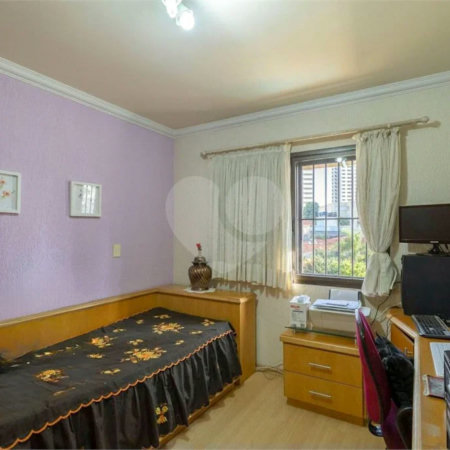 Apartamento na Vila Regente Feijó com 135m2, com 2 dorms, 1 suíte, 2 vagas. Estuda permuta.