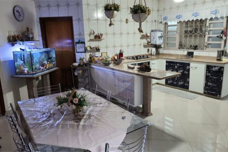 Casa térrea no Jardim Hikare