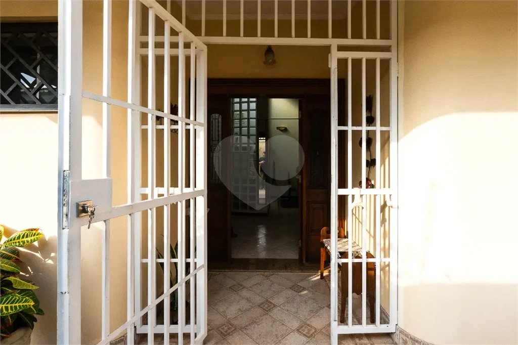 Casa a venda no Planalto Paulista, 2 suítes, 4 vagas, 230 m², quintal e localização privilegiada
