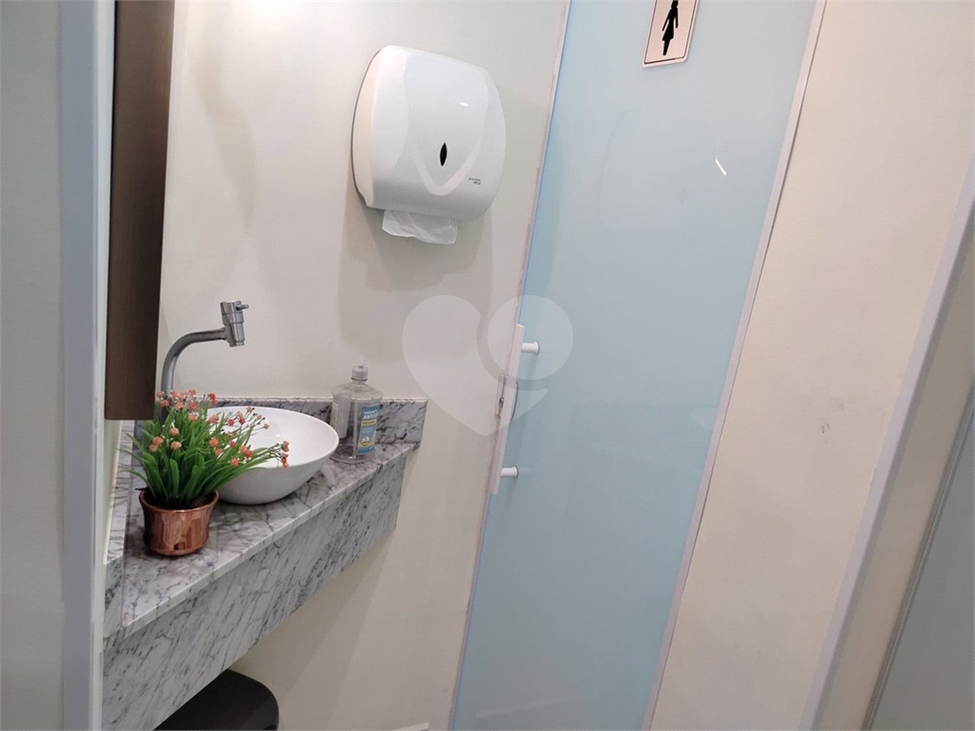 Prédio comercial à venda na Vila Mariana, 150 m², com renda