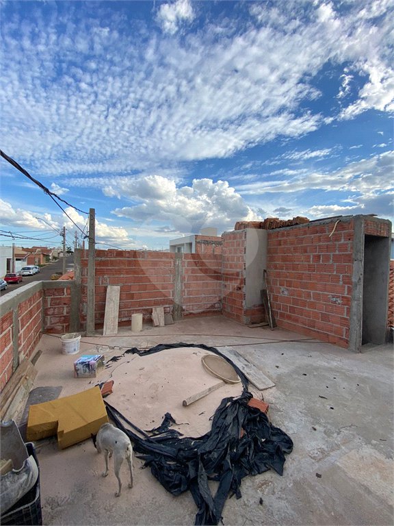 Casa Térrea com 2 dormitórios, sendo 1 suíte.