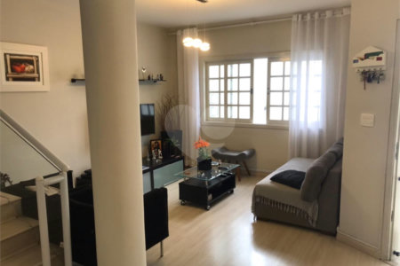 Casa Sobrado à venda no Planalto Paulista de 153m² com 3 dormitórios e 2 vagas