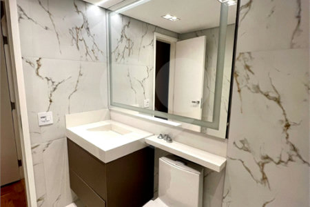 Apartamento à venda com 3 quartos, sendo 1 suíte, em Alto da Boa Vista, São Paulo, SP