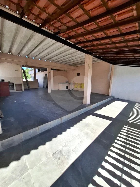 Ó TIMO CASA COM 3 QUARTOS E TERRAÇO EM CONTOMINIO FECHADO