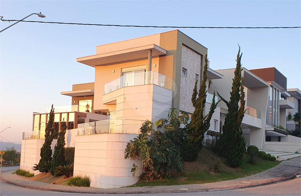 CASA A VENDA NO URBANOVA, CONDOMINIO JAGUARY, 4 DORMITORIOS, 4 SUITES, 5 VAGAS, PISCINA, SJC