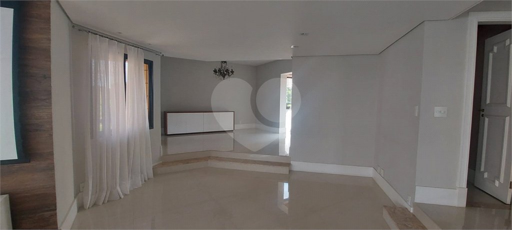 Apartamento à venda no Campo Belo de 245m² com 3 suítes e 3 vagas