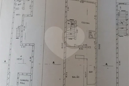 Casa comercial na Liberdade.