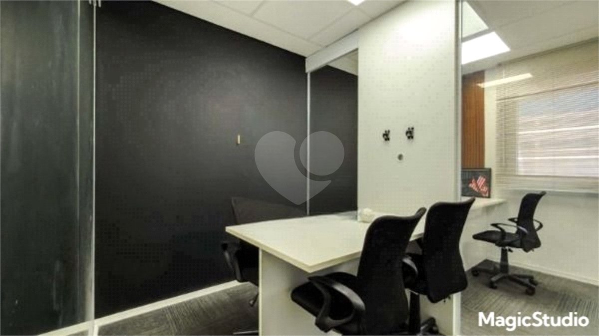 Sala comercial com 35m², 1 vaga, 1 banheiro, à venda na Barra Funda.