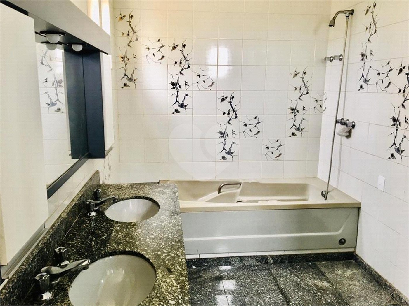 Apartamento no Bosque da Saúde com 4 dormitórios.