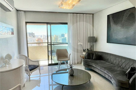 Cobertura à venda na Aclimação de 300m² com 2 vagas.
