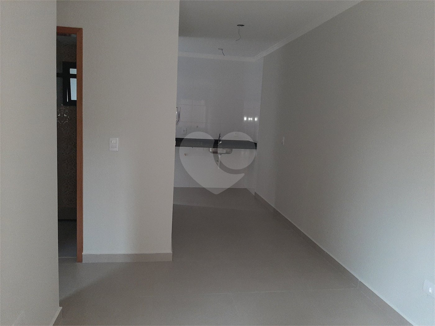 Apartamento com 37m2, 2 quartos, banheiro, sala, cozinha, quintal e 1 vaga de GARAGEM