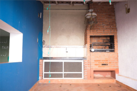 Casa com 4 Dormitórios e área de lazer com piscina