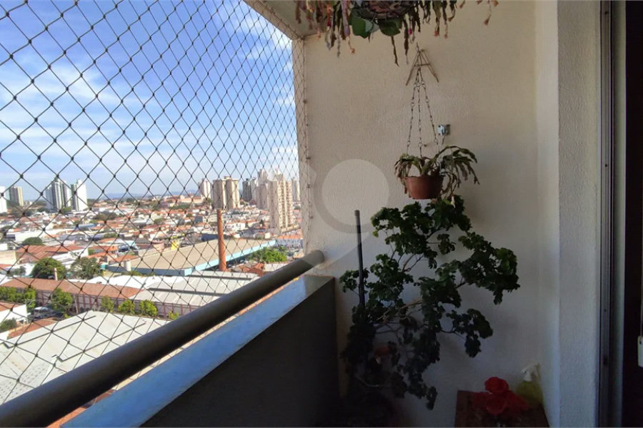 Vende-se apartamento de dois dormitórios no Edifício Marseille, no Centro de Piracicaba;