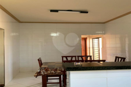 Casa à venda com 4 quartos, sendo 1 suíte, em Jardim Cruzeiro do Sul, São Carlos, SP