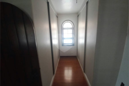 Casa térrea no Condomínio Faber I.
