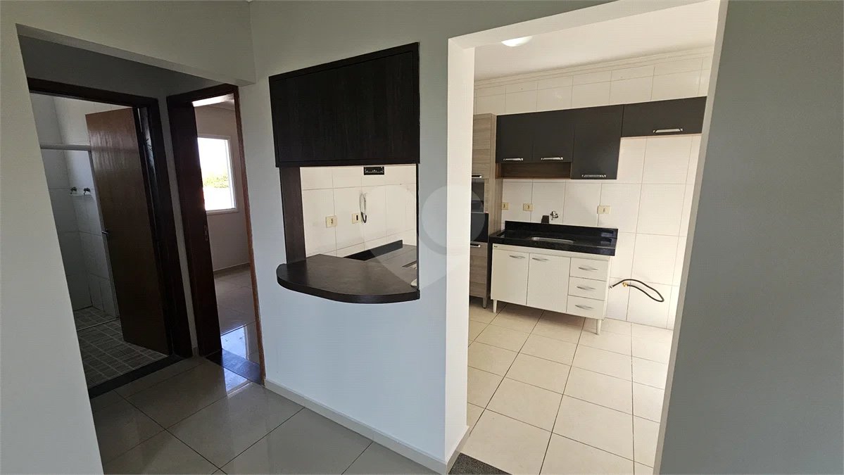 Apartamento Locação Condomínio Anguri com 02 dormitórios com Ar e Sacada