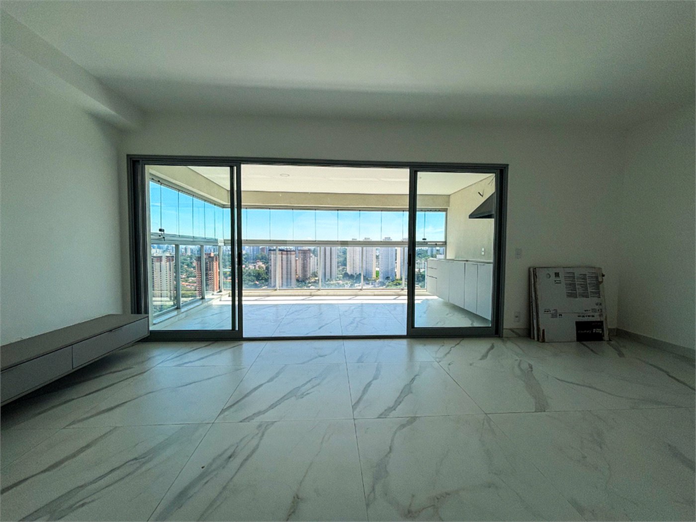 Apartamento à venda com 3 quartos, sendo 1 suíte,  em Jardim Marajoara, São Paulo, SP