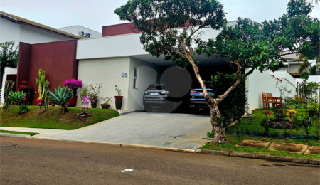 Casa à venda com 3 suítes no condomínio Damha I, São Carlos - SP