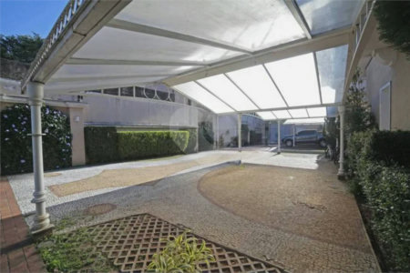 Casa à venda ou para alugar com 5 quartos, sendo 3 suítes, no condomínio Villa Florida, São Paulo - SP