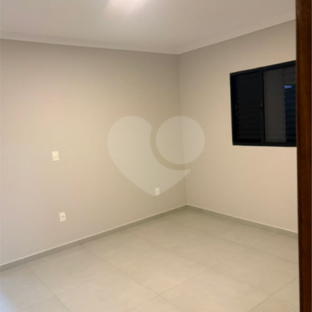 Casa no Conjunto Habitacional Dom Constantino á venda.