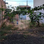 Terreno plano de 150,00 m² de área .