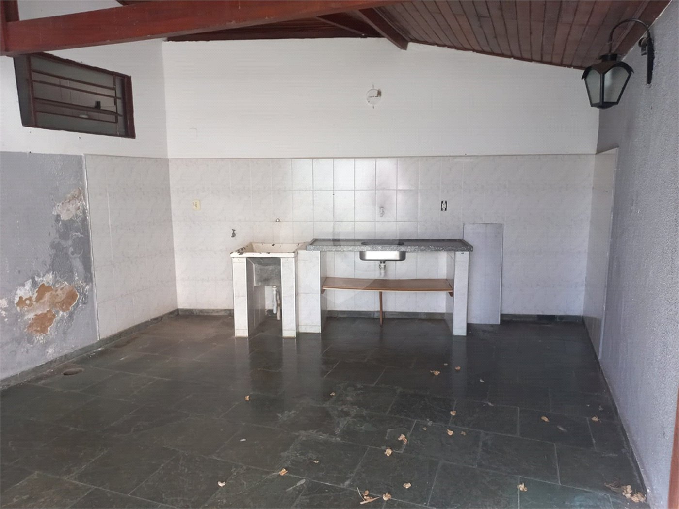 Casa térrea para venda ou locação no Parque Estancia Suíça.