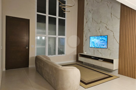 Casa à Venda no Arcoville - Completa e Confortável