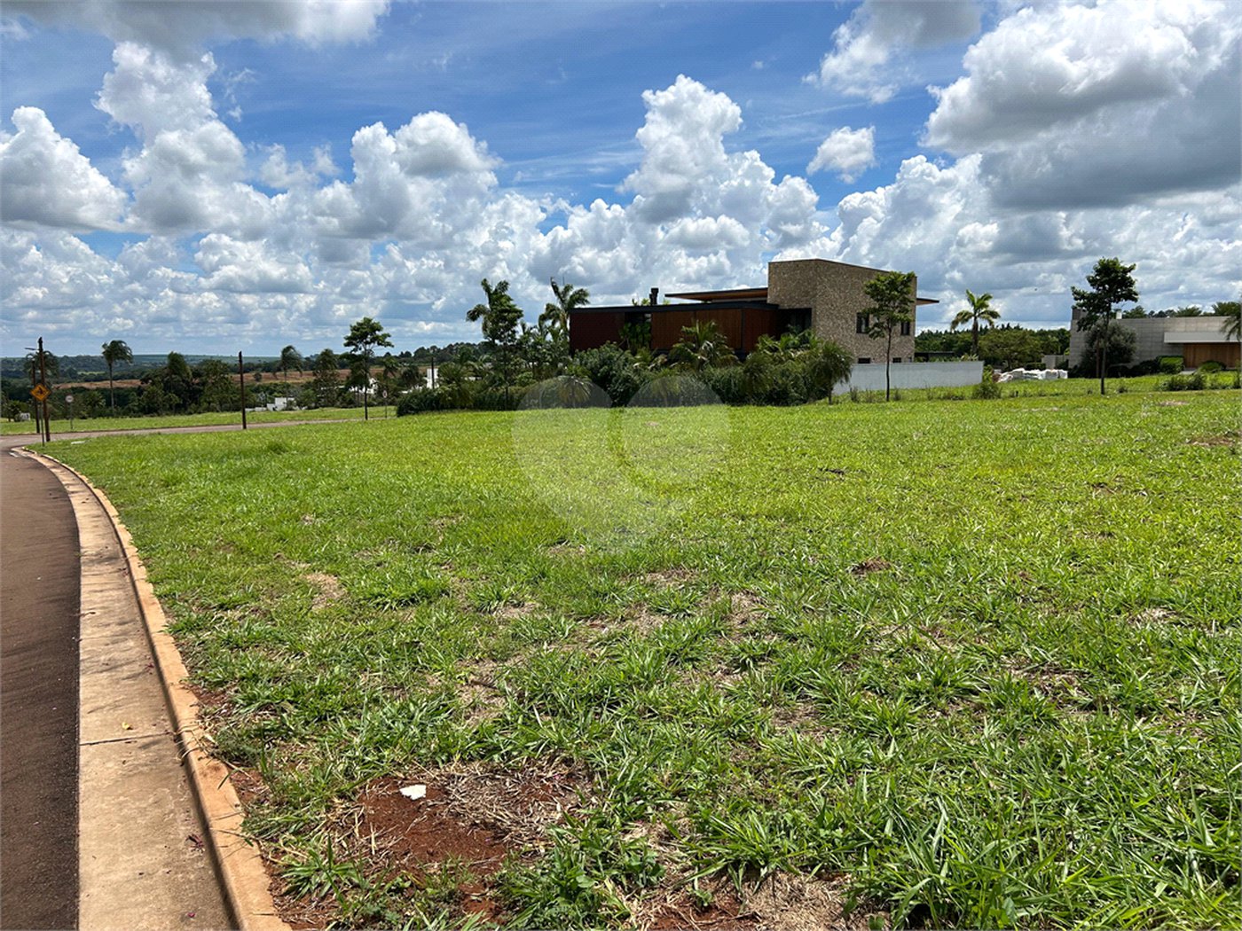 Terreno no condomínio Damha Golf em frente área de lazer com 1.404,40 m²