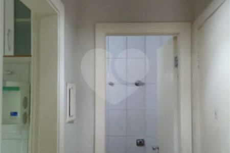 Apartamento Reformado à Venda – Localização Privilegiada!