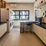 Itaim ! Studio ,muito bem localizado ! vaga de garagem !