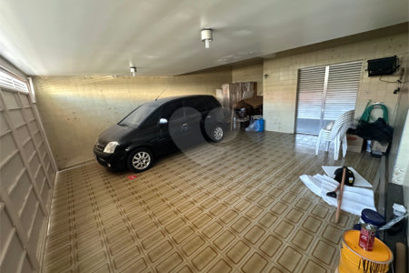 Casa à Venda no Bosque da Saúde com 271m², 3 Dormitórios, 1 Suíte e 4 Vagas