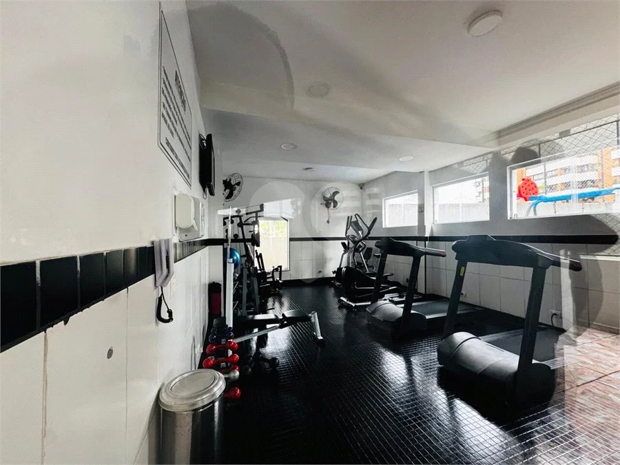 Vende-se Apartamento de 2 Quartos com Sacada na Vila Mascote