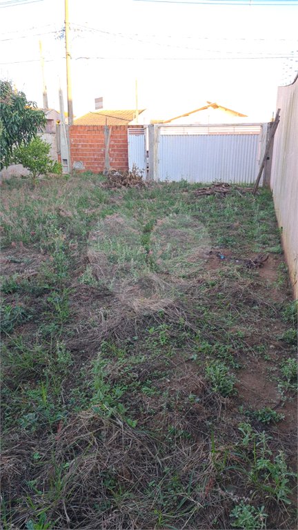 Terreno murado com portão e concertina no Jardim Embaré,