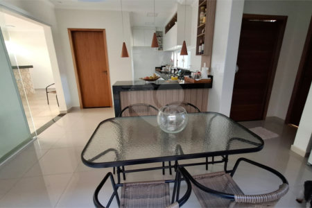 Casa Térrea de Alto Padrão à Venda – Próxima ao Shopping