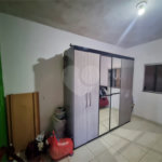 Sobrado 3 quartos e área comercial em baixo.