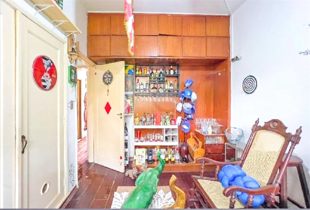 Apartamento na Vila Mariana, 3 quartos, 2 banheiros, 2 vagas.