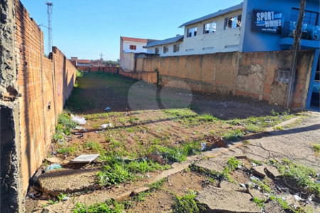 Oportunidade Comercial: Terreno de 525m² em Localização Estratégica no Parque Sissi!