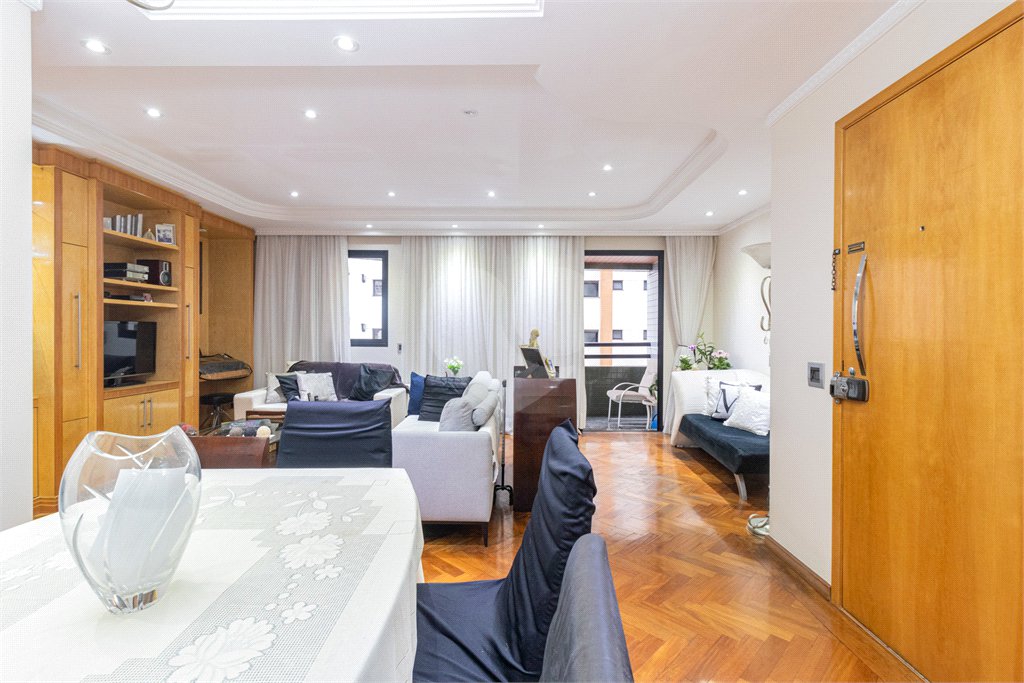 Apartamento à venda no Edifício Gerona – Vila Regente Feijó