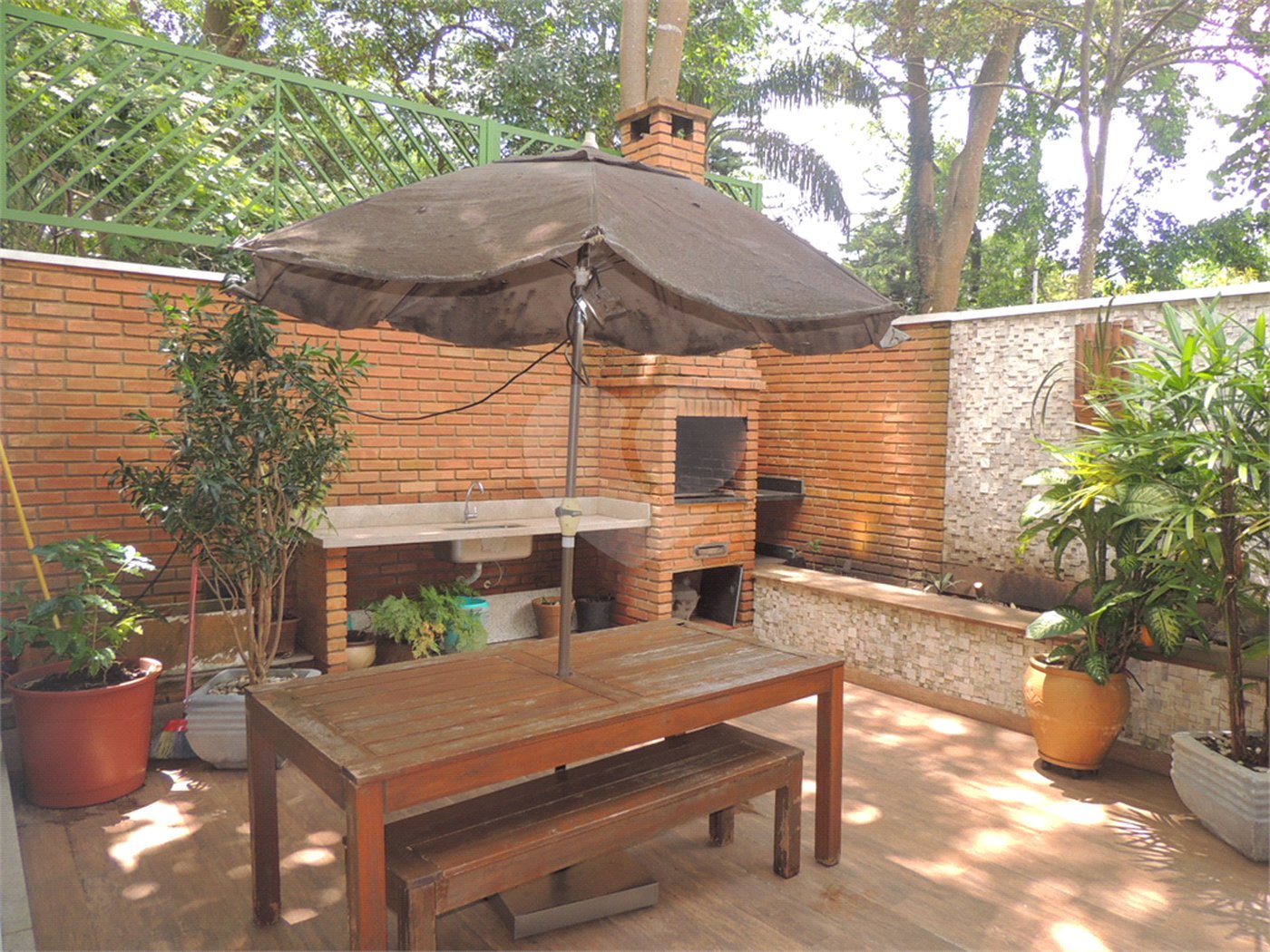 Casa à venda com 4 suítes no condomínio Ville de France, São Paulo - SP